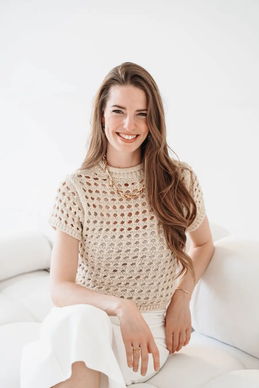 Hannah Losberg – Head of Events bei Marie Alsleben Weddings Hannah Losberg mit offener Ausstrahlung und elegantem Look – kreative Planerin und erfahrene Dozentin für angehende Wedding Planner:innen
